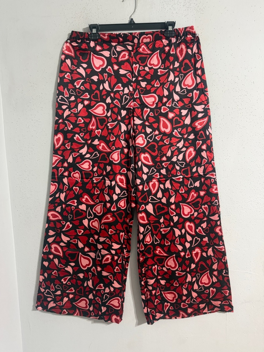 100% 2p SILK Heart Pattern Short Sleeve Button-Up Top & pants Black & Red